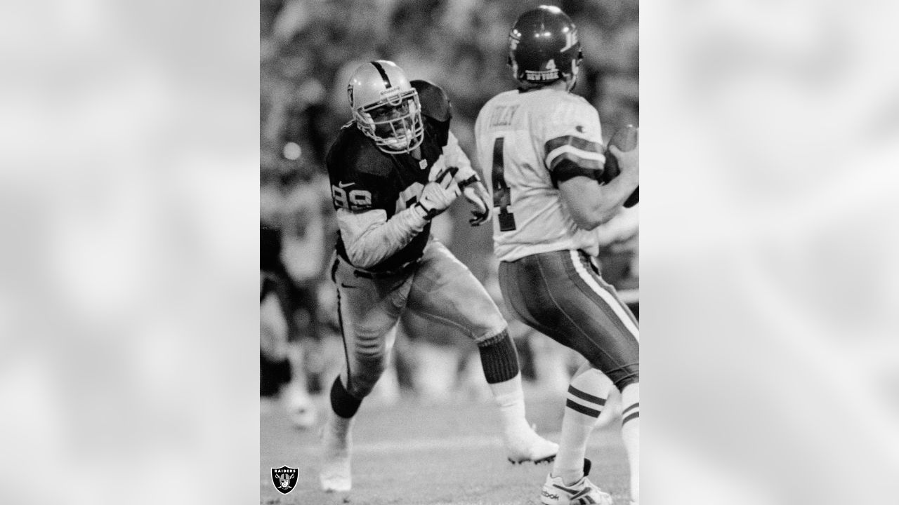 East Rutherford, New Jersey, USA. 24th Nov, 2019. Oakland Raiders defensive  end Clelin Ferrell (96) during a NFL game between the Oakland Raiders and  the New York Jets at MetLife Stadium in