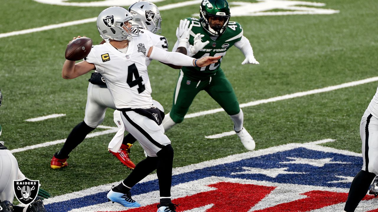 East Rutherford, New Jersey, USA. 6th Dec, 2020. Las Vegas Raiders wide  receiver Henry Ruggs III (11) reacts to the touchdown with quarterback  Derek Carr (4) during the NFL game between the