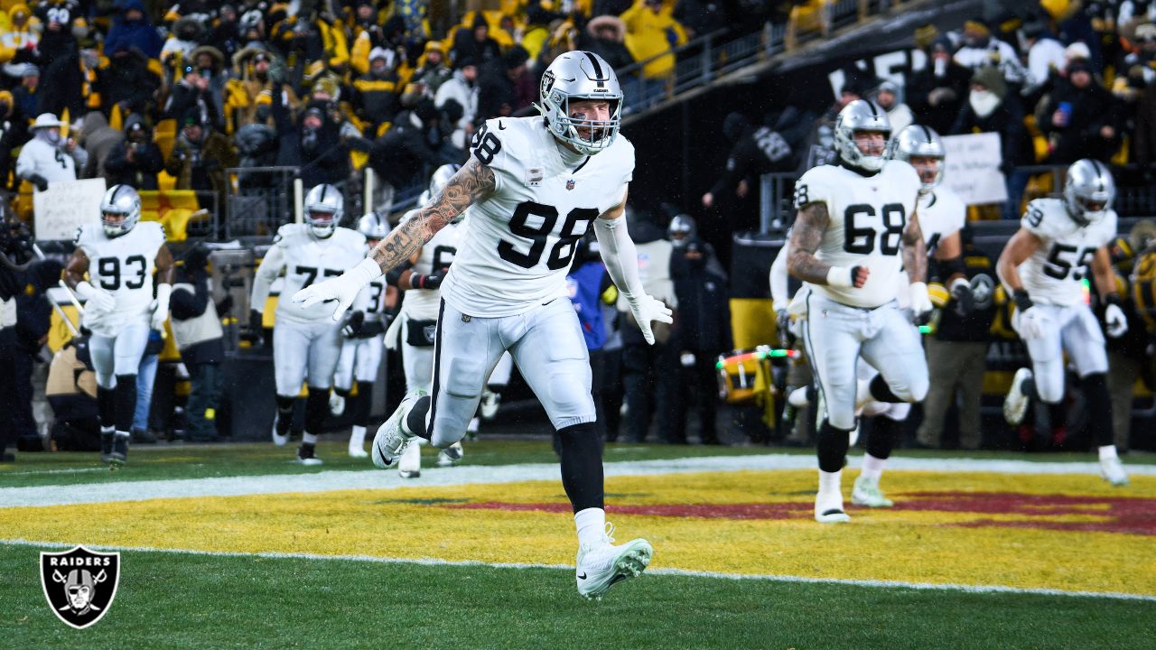 Pittsburgh, Pennsylvania, USA. 24th Dec, 2022. Dec. 24, 2022: T.J. Watt #90  during the Pittsburgh Steelers vs Las Vegas Raiders in Pittsburgh PA at  Acrisure Stadium. Brook Ward/AMG (Credit Image: © AMG/AMG