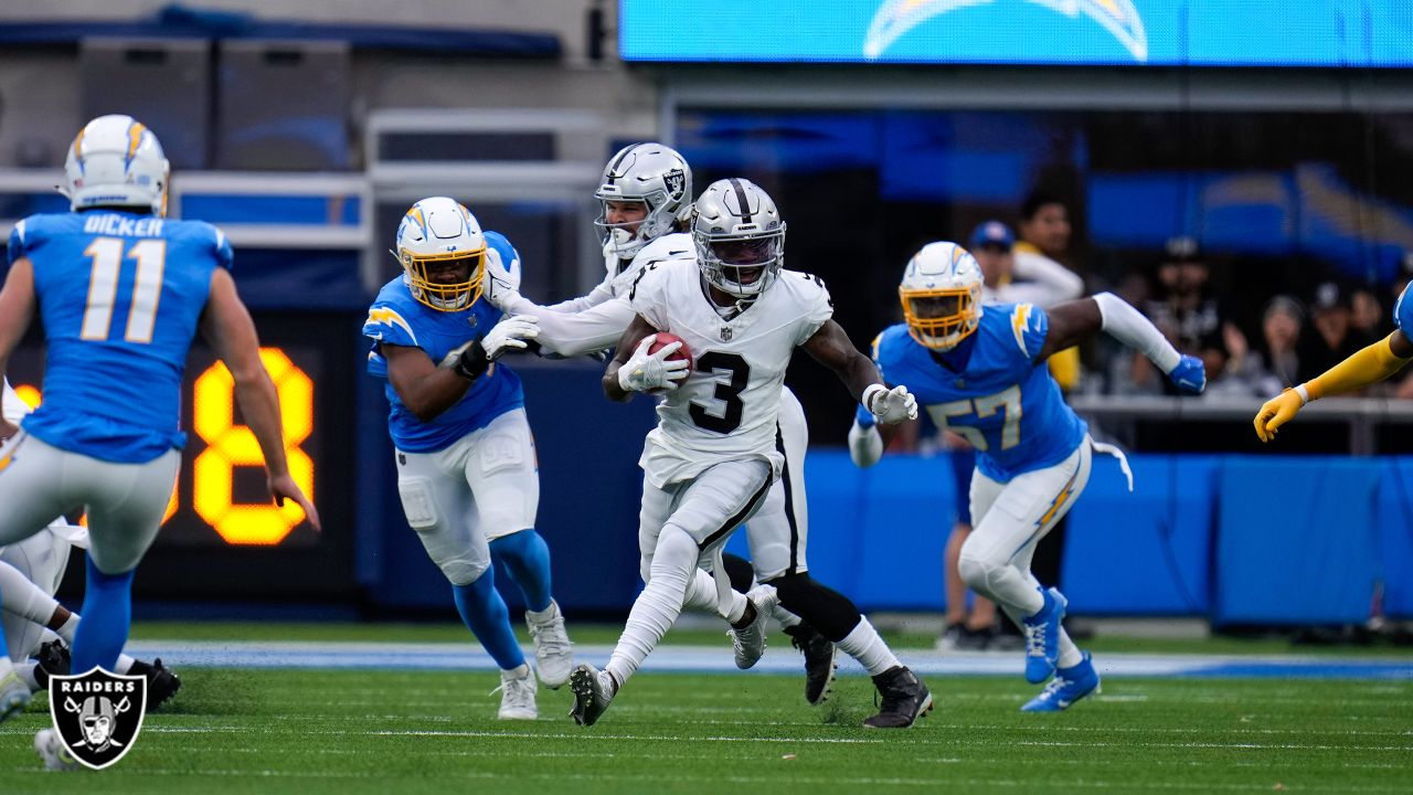 Rookie Raiders QB Aidan O'Connell faces steep learning curve in debut loss  vs. Chargers - The Athletic