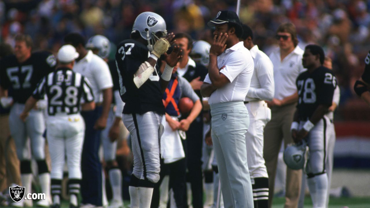 Top 10 moments during Willie Brown's career as a Raider