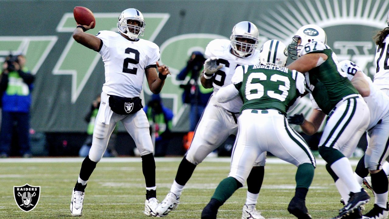 Oakland Raiders quarterback Aaron Brooks (2) passes against the