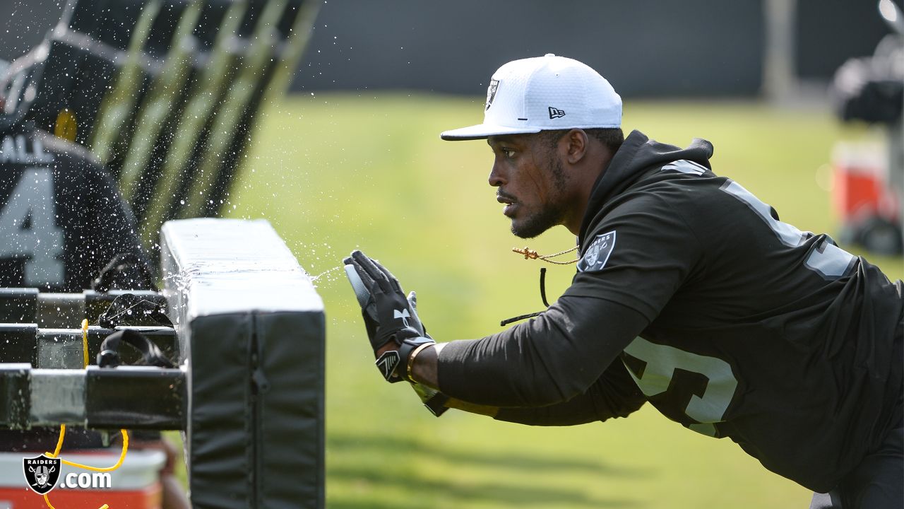 Raiders linebacker Tahir Whitehead (59) at a workout during phase two of the offseason program at the Raiders Practice Facility in Alameda, Calif.