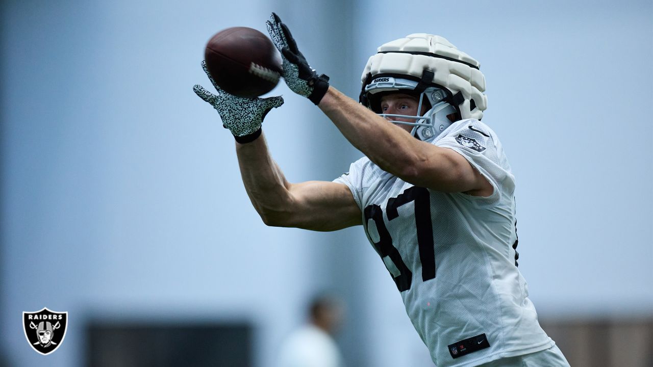 Derek Carr Mic'd Up at Training Camp: 'Good Tempo Today!', Raiders