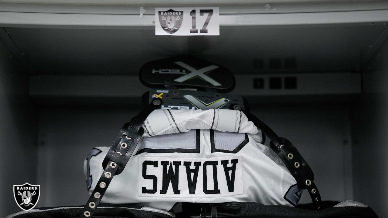 Watch: Raiders arrive for Week 14 vs. Rams