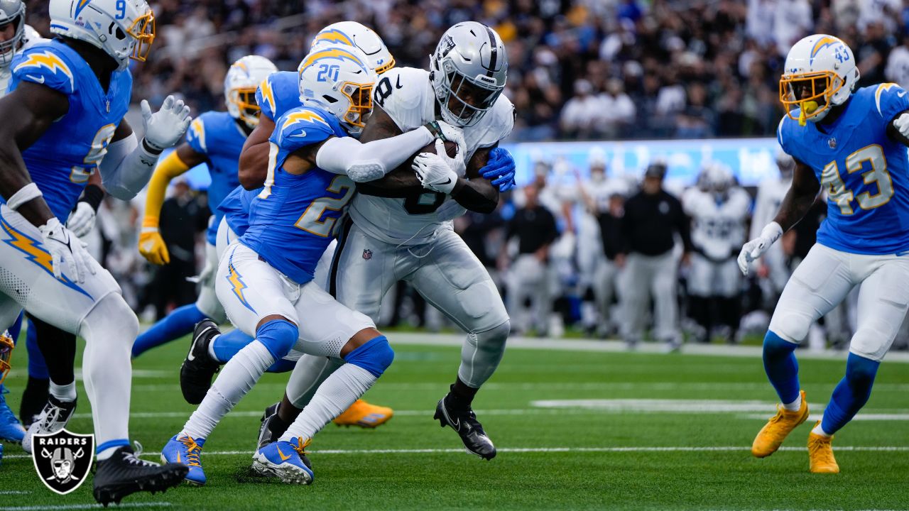 Rookie Raiders QB Aidan O'Connell faces steep learning curve in debut loss  vs. Chargers - The Athletic