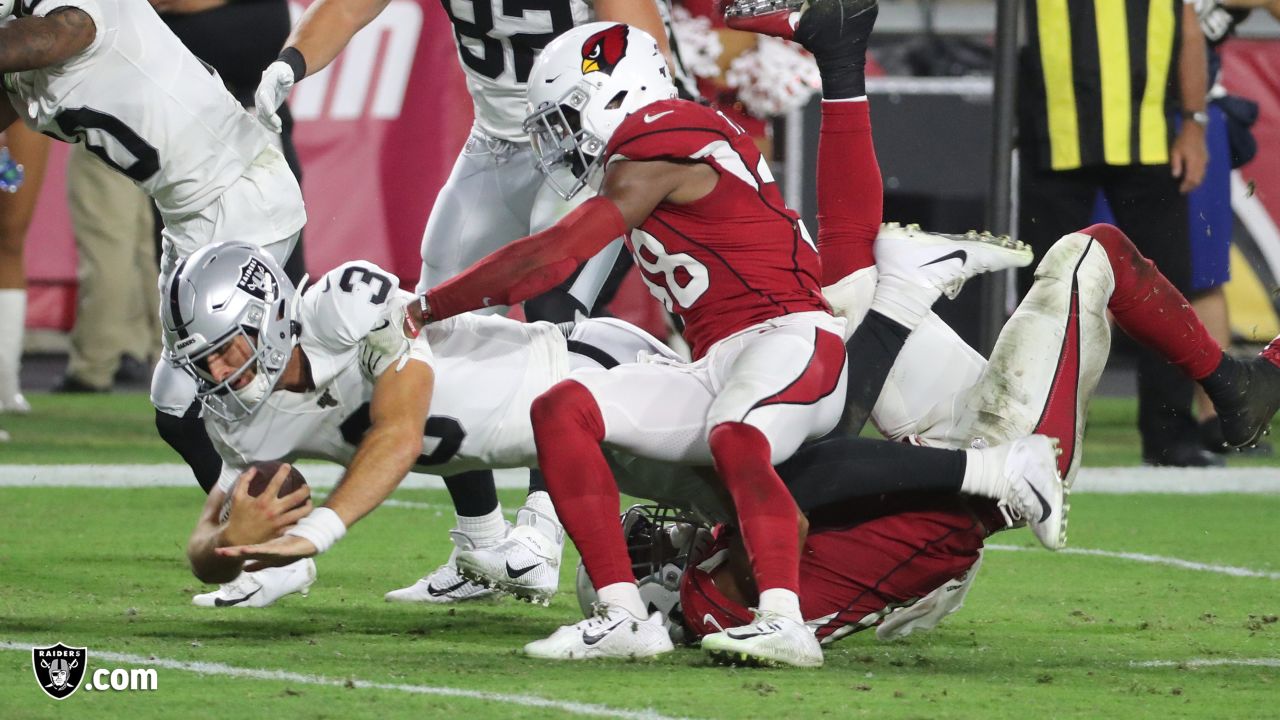 Raiders' Antonio Brown gives away gear, hugs during pregame warm-ups