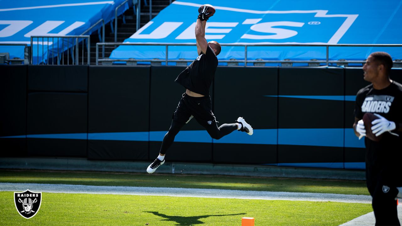 Raiders tight end Derek Carrier (85) warms up before the start of