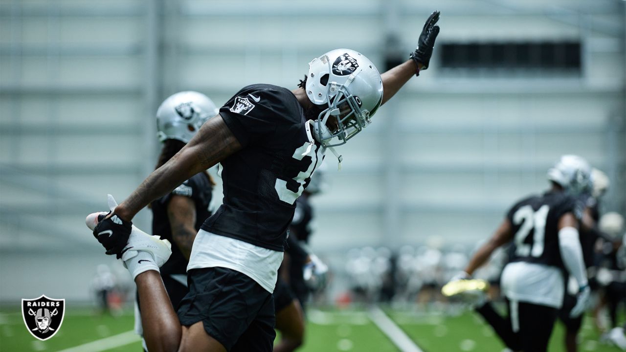 Derek Carr Mic'd Up at Training Camp: 'Good Tempo Today!', Raiders