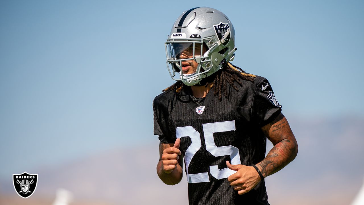 Mack Hollins making quite the impression on the Raiders' locker room