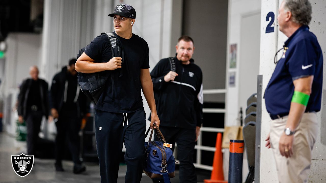 Pregame photos: Broncos arrive and prepare for Week 4 game vs. Raiders