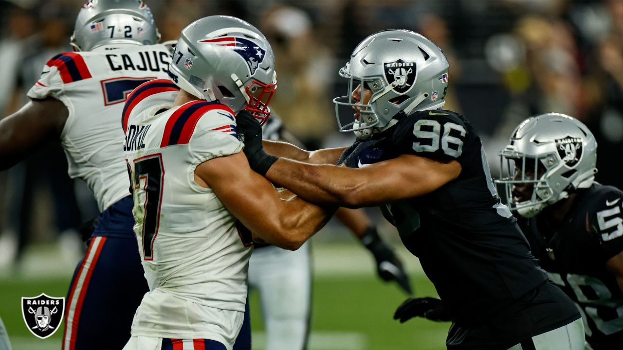 Las Vegas Raiders tight ends Cole Fotheringham (85), Nick Bowers (82), and  Jesper Horsted (80) talk against the New England Patriots during the first  half of an NFL preseason football game, Friday