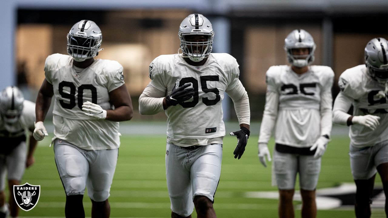 Las Vegas Raiders defensive end Carl Nassib (94) during training camp on  Thursday, Aug 19, 2021, in Thousand Oaks, Calif. (Dylan Stewart/Image of  Spor Stock Photo - Alamy