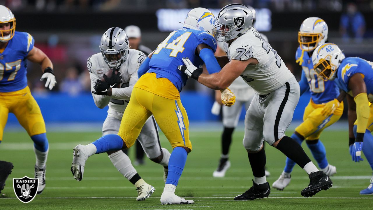 Raiders Return to Los Angeles To Tackle Chargers, But Lose, 28-14