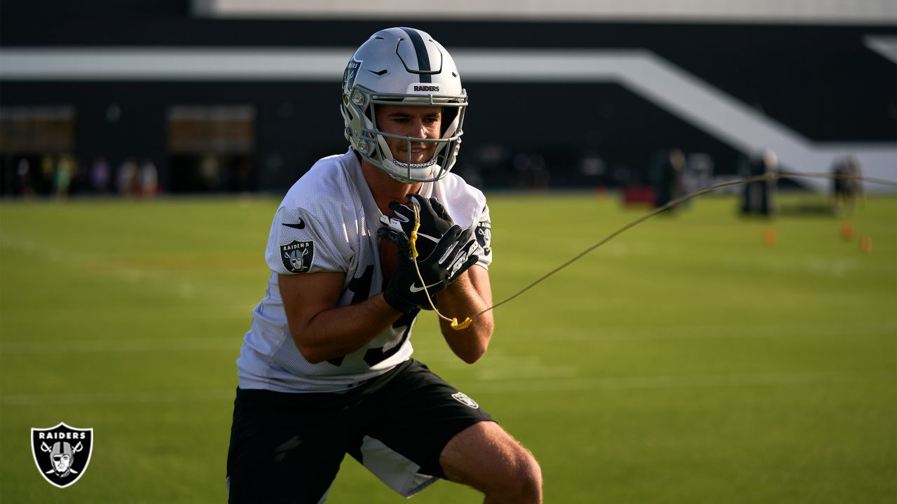 Raiders QB Derek Carr is Las Vegas Golden Knight fan - Silver And