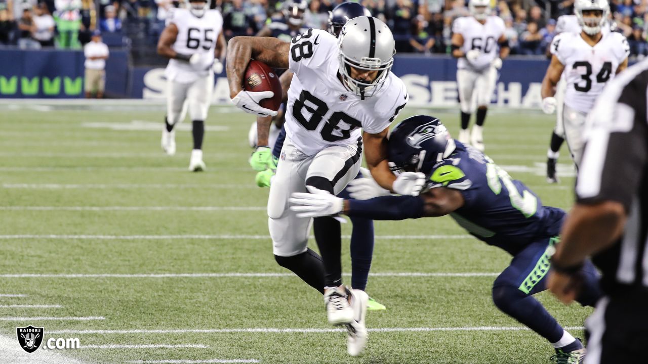 NFL preseason: E.J. Manuel tosses 3 TDs as Raiders topple Seahawks 30-19