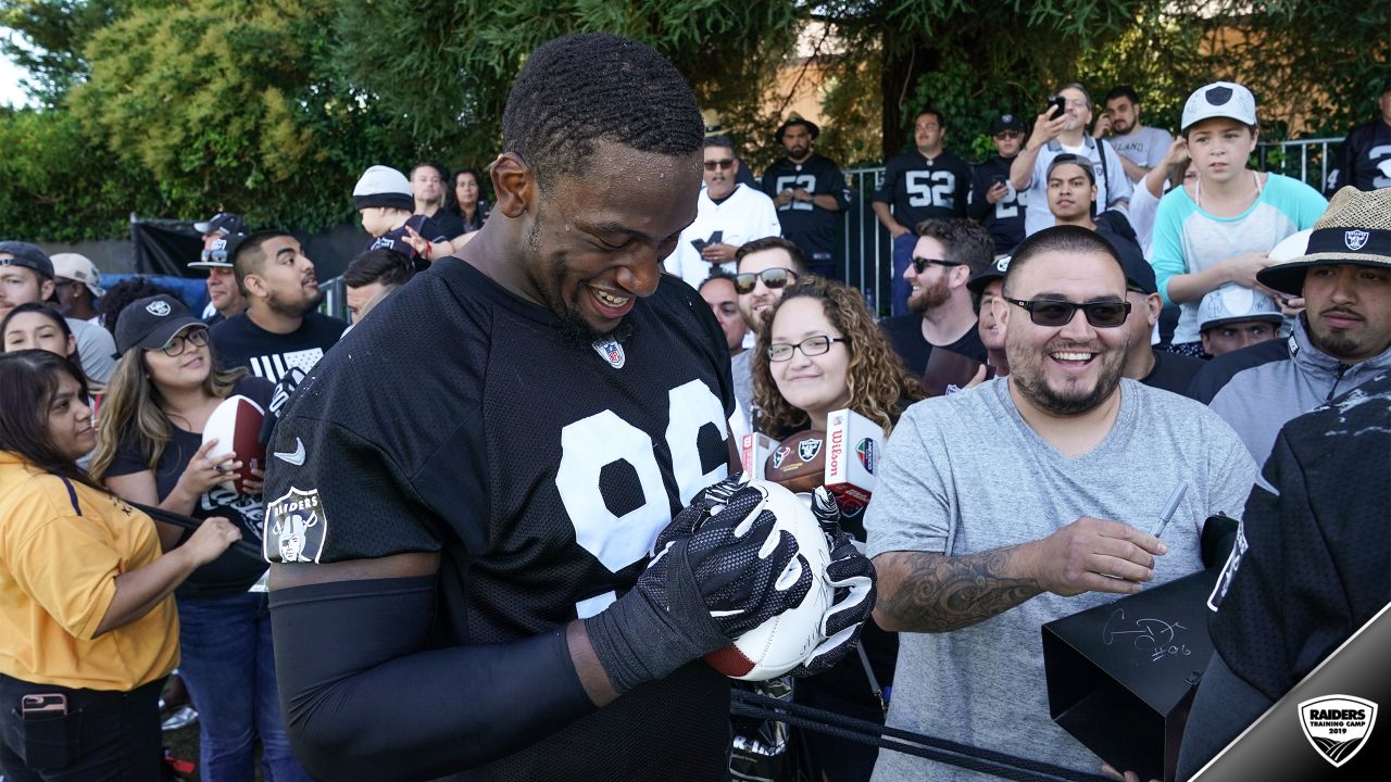 Raiders superfan, singer Bohnes Alexander DeLeon on Oakland, Las