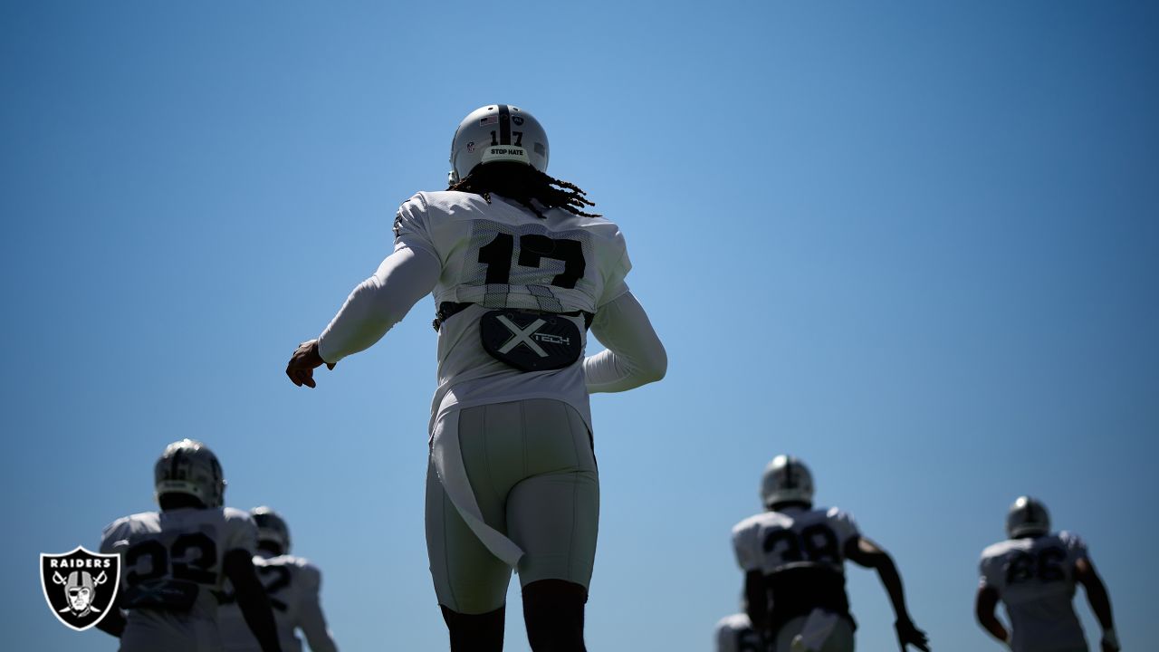 Safety Isaiah Pola-Mao of the Las Vegas Raiders celebrates with News  Photo - Getty Images