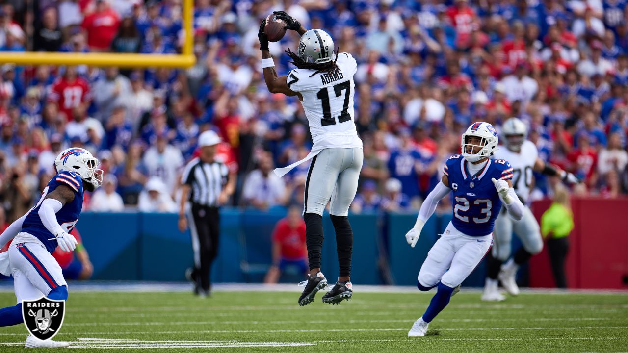 4 Observations: Bills recover with rout over Raiders