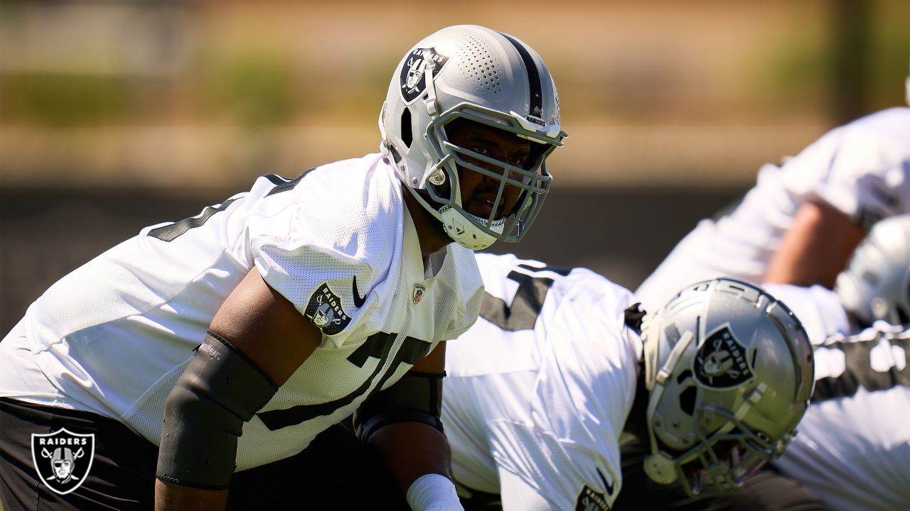 Kolton Miller, Jermaine Eluemunor keep Raiders' offensive line afloat -  Silver And Black Pride