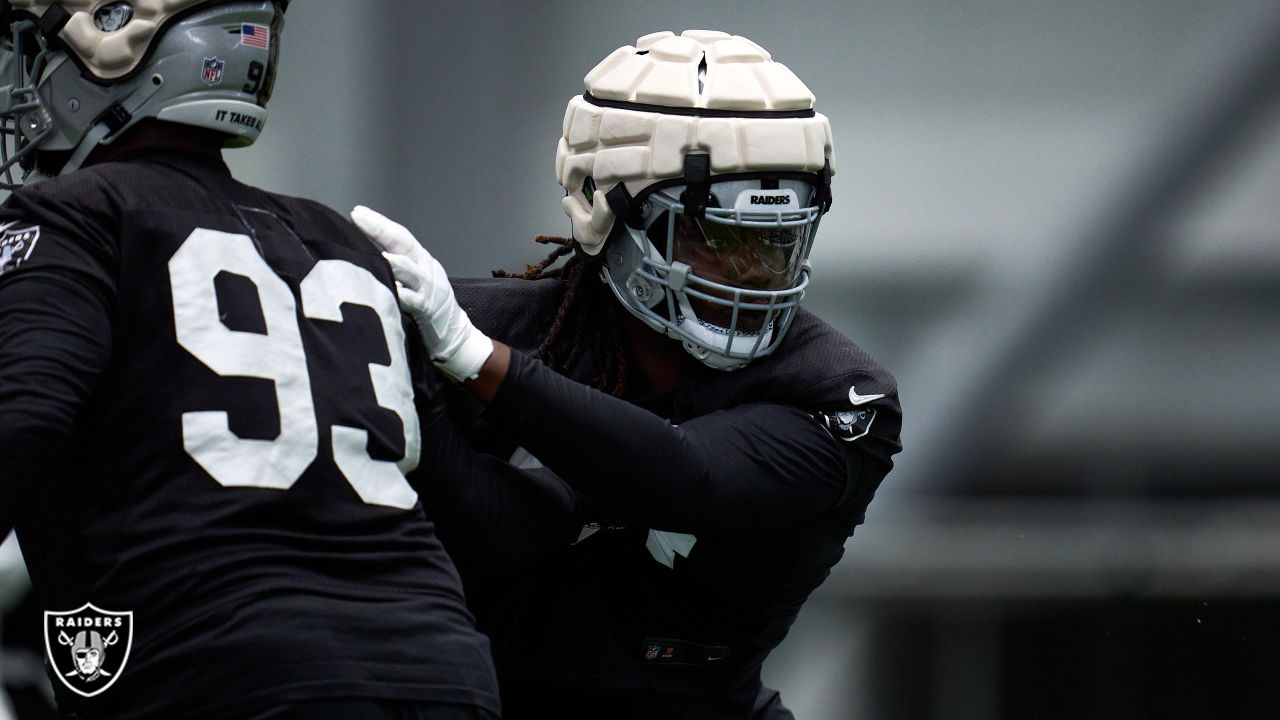 Las Vegas Raiders defensive tackle Kendal Vickers (95) stands on the field  before a NFL preseason