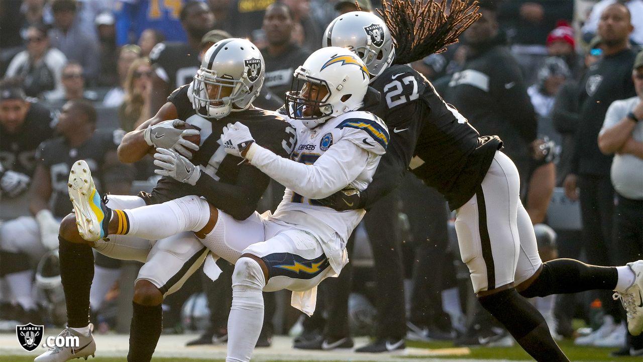 Los Angeles, USA. October 07, 2018 Los Angeles Chargers cheerleader in  action during the football game between the Oakland Raiders and the Los  Angeles Chargers at the StubHub Center in Carson, California.