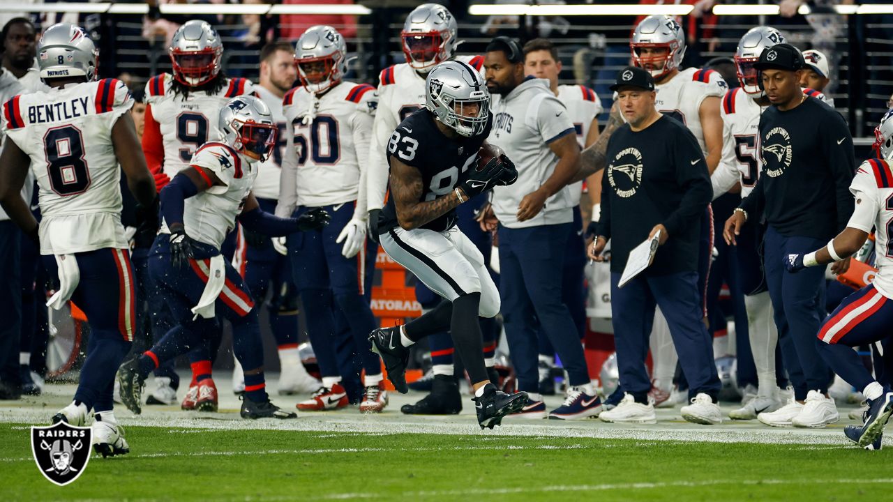 How the Patriots defense shut down Raiders tight end Darren Waller - Pats  Pulpit