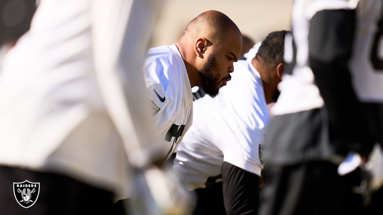 Las Vegas Raiders guard Jermaine Eluemunor (72) against the Denver