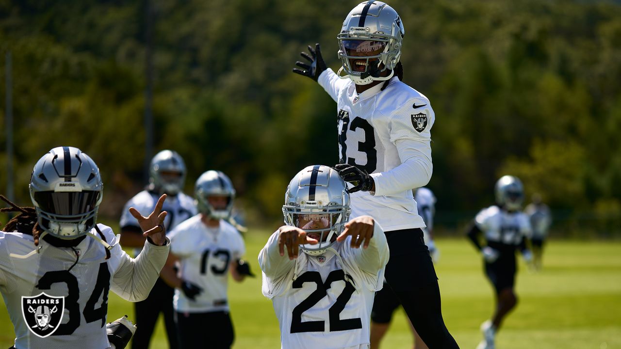 Raiders news: Las Vegas gets slew of injury updates on Jakobi Meyers,  Davante Adams, others