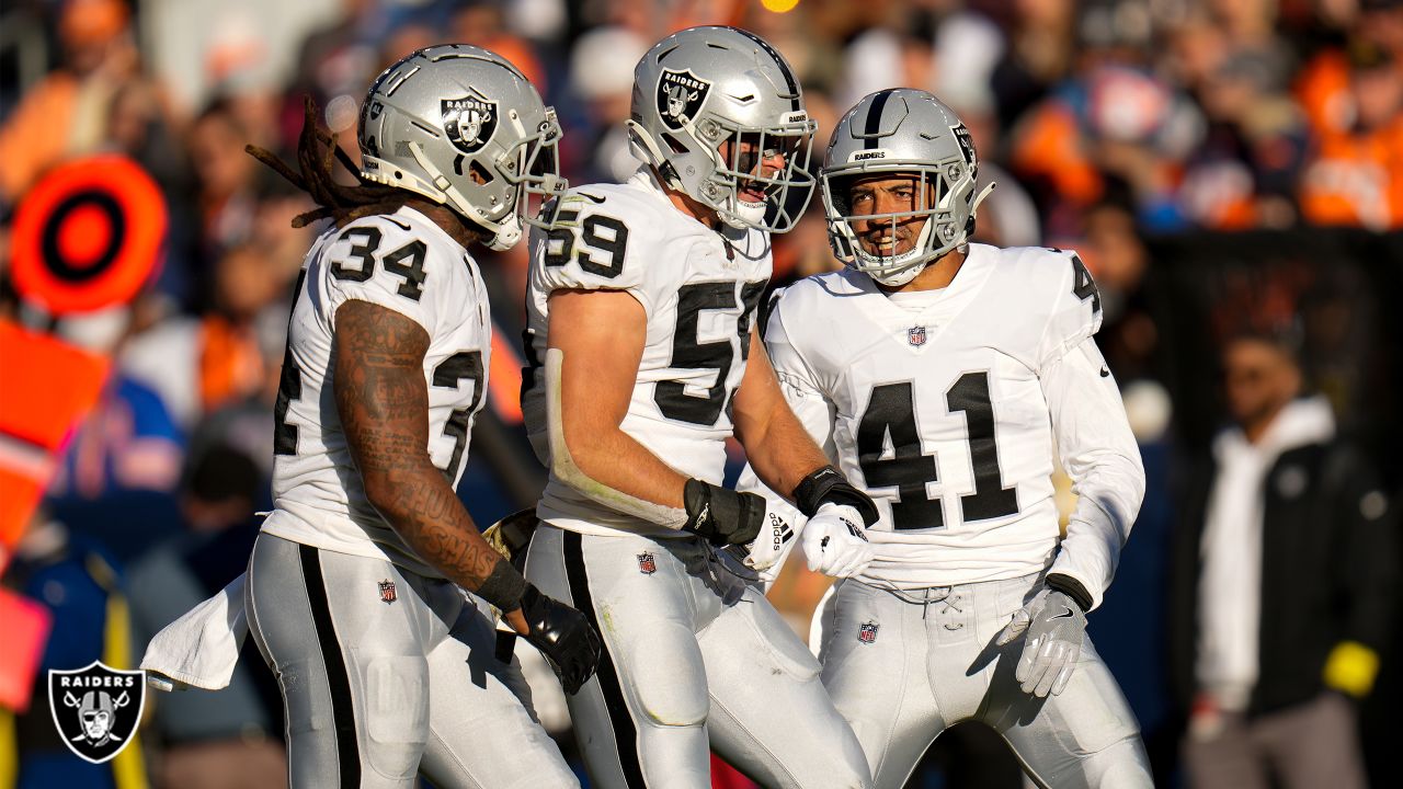 Las Vegas Raiders defensive end Maxx Crosby (98) lines up during an NFL  football game against the Houston Texans, Sunday, Oct 23, 2022, in Las Vegas.  (AP Photo/Rick Scuteri Stock Photo - Alamy