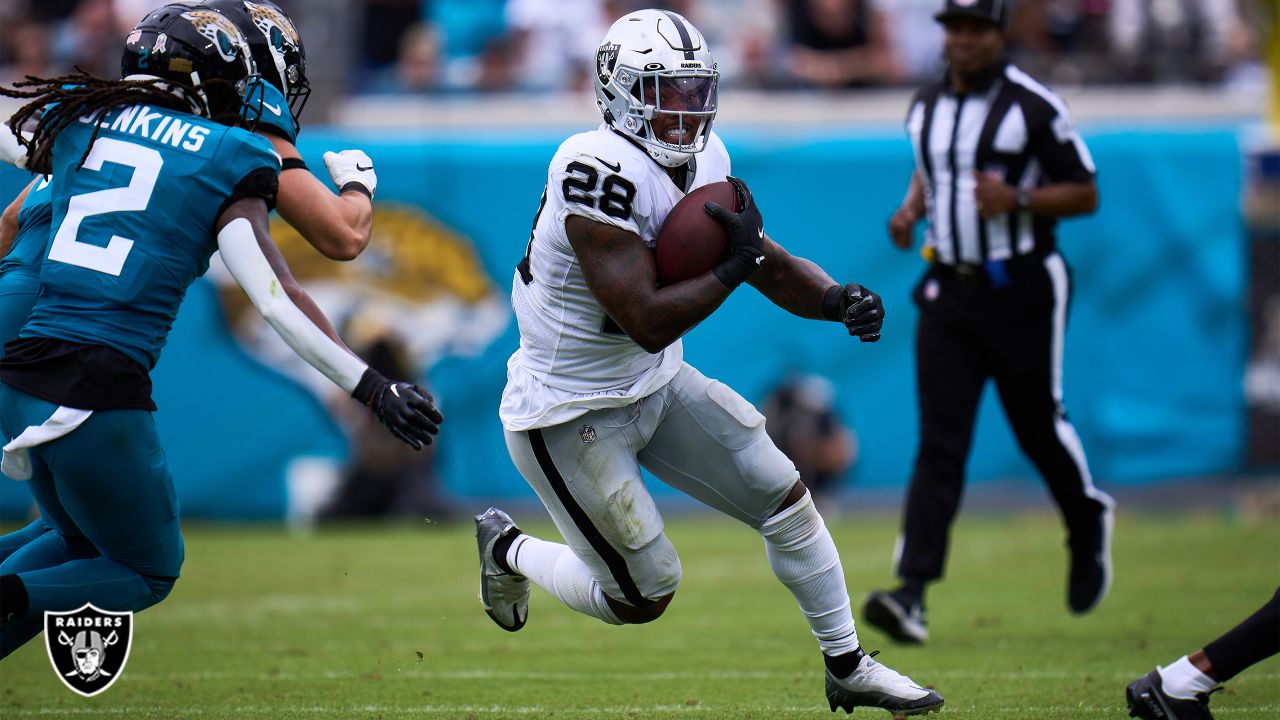 Raiders' Josh Jacobs wins FedEx NFL Player of the Year award