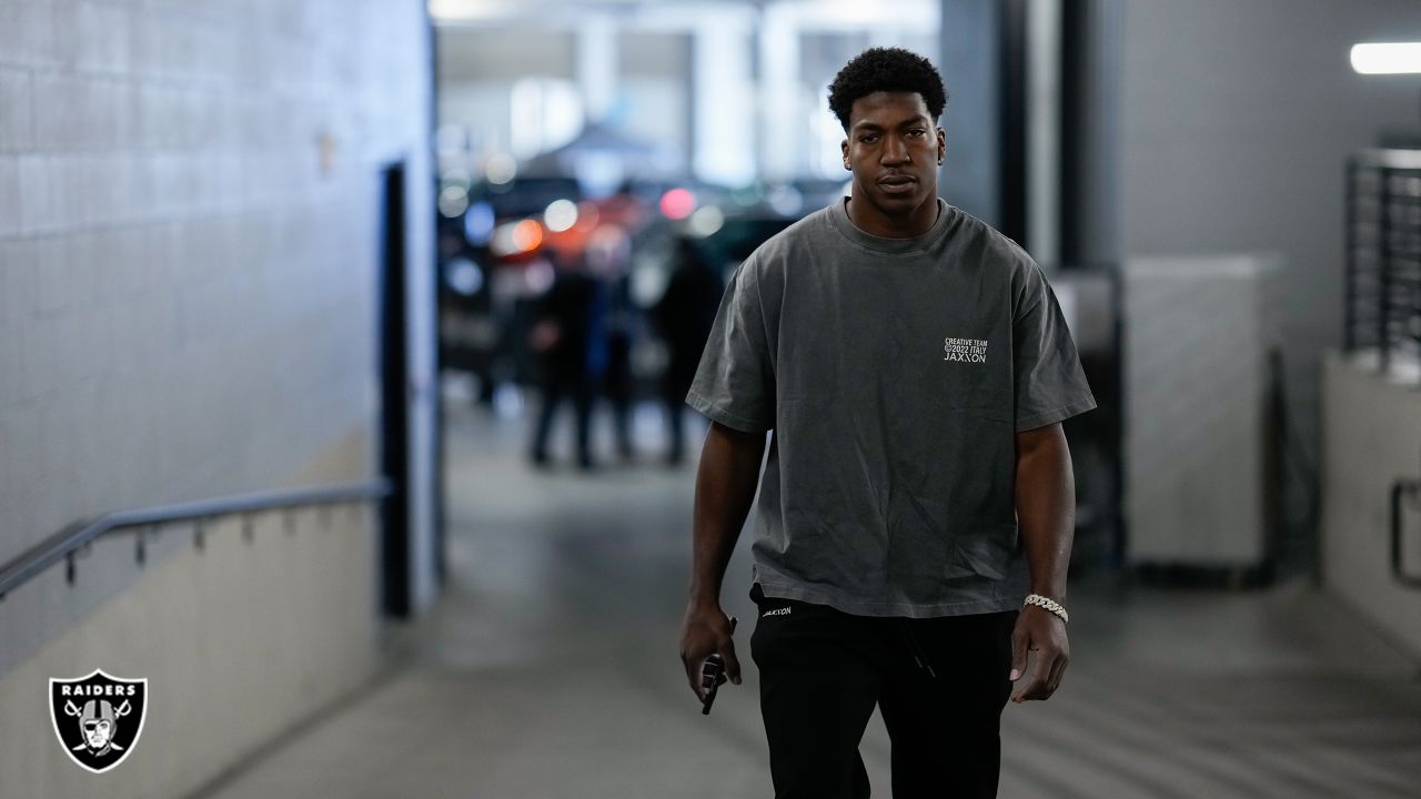 Darren Waller honored as Raiders' Walter Payton NFL Man of the Year nominee  in pregame celebration