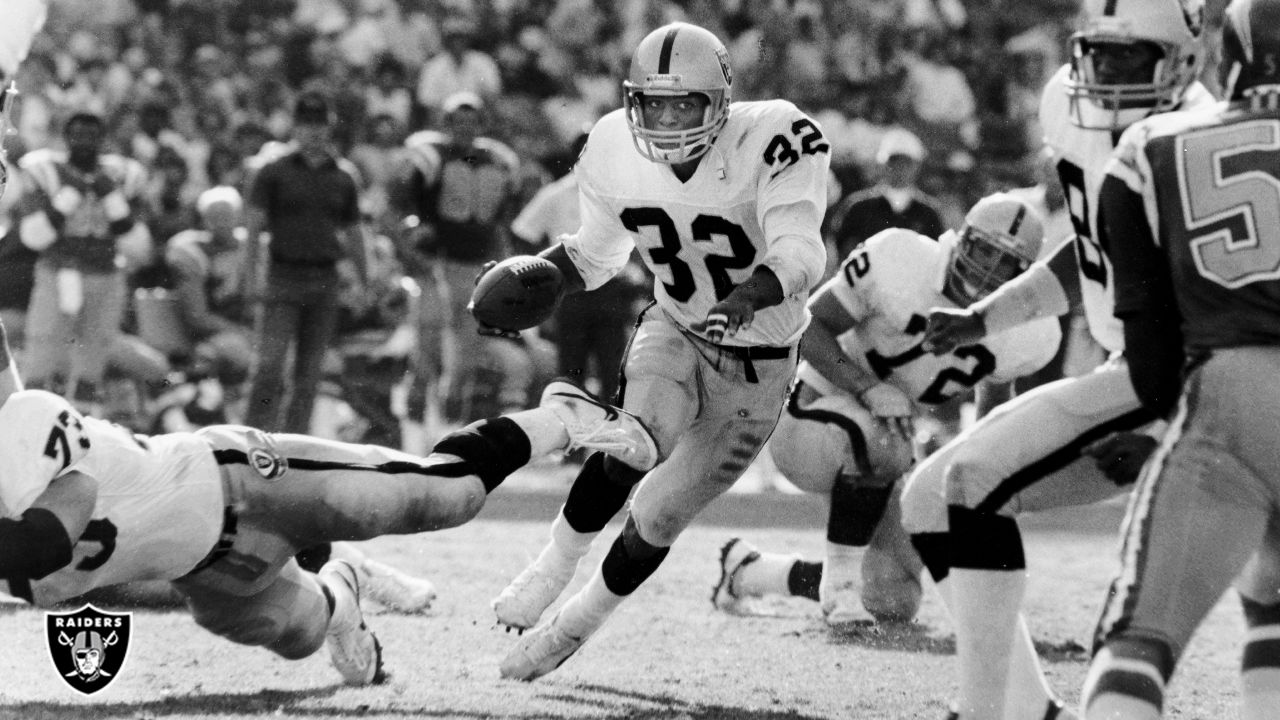 Raiders Stun Chargers in 1963