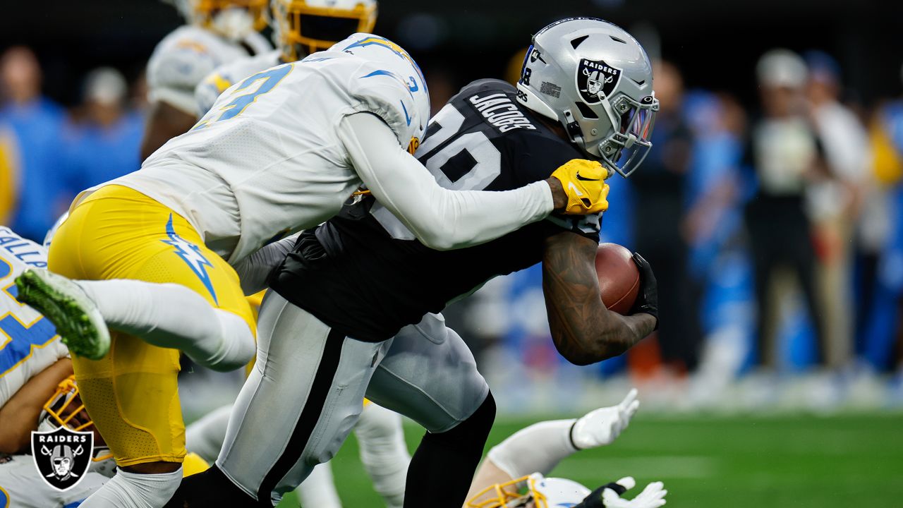 Las Vegas Raiders running back Josh Jacobs (28) gains yards on a run during  an NFL football game against the Los Angeles Chargers, Sunday, September  11, 2022 in Inglewood, Calif. The Chargers