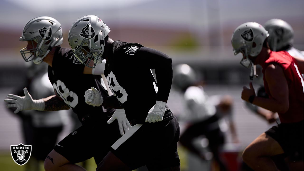 Las Vegas Raiders defensive end Clelin Ferrell (99) gets set on