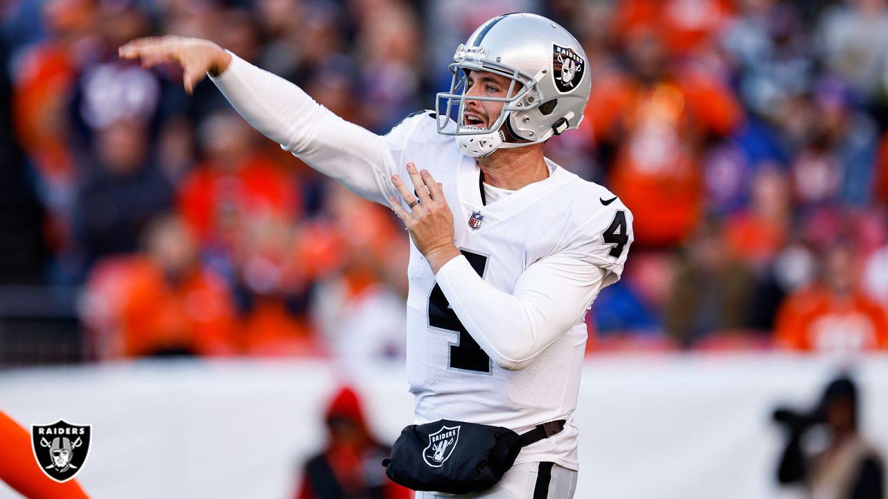 Las Vegas Raiders defensive end Maxx Crosby (98) in the first half of an  NFL football game Sunday, Sept. 10, 2023, in Denver. (AP Photo/David  Zalubowski Stock Photo - Alamy