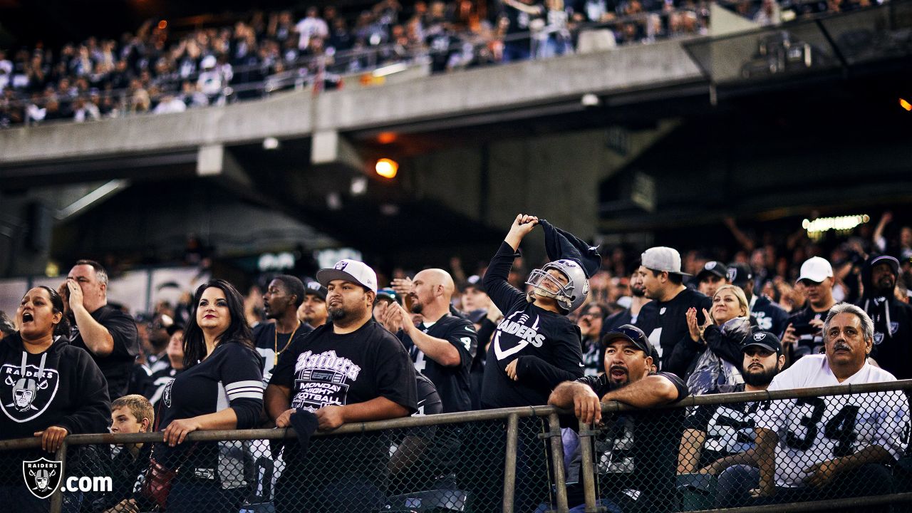 Raiders fan in Denver crowd sums up Bronco beatdown 