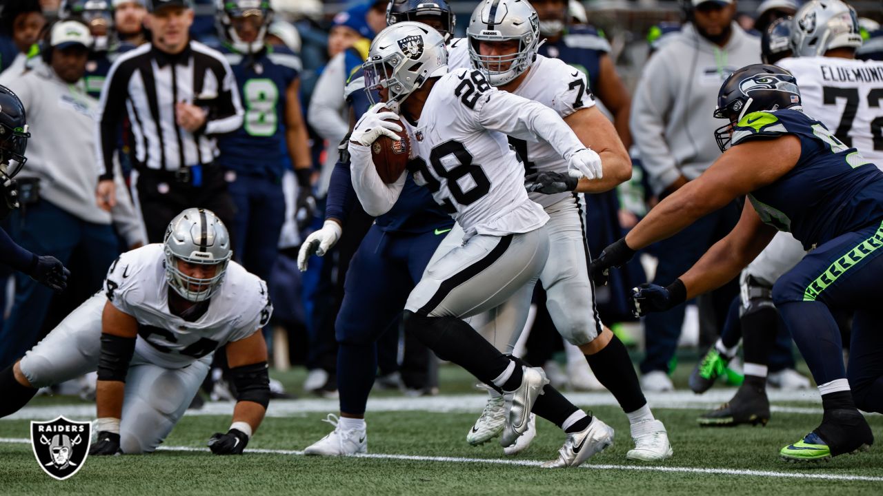 Raiders beat Seahawks in OT on 86-yard TD run