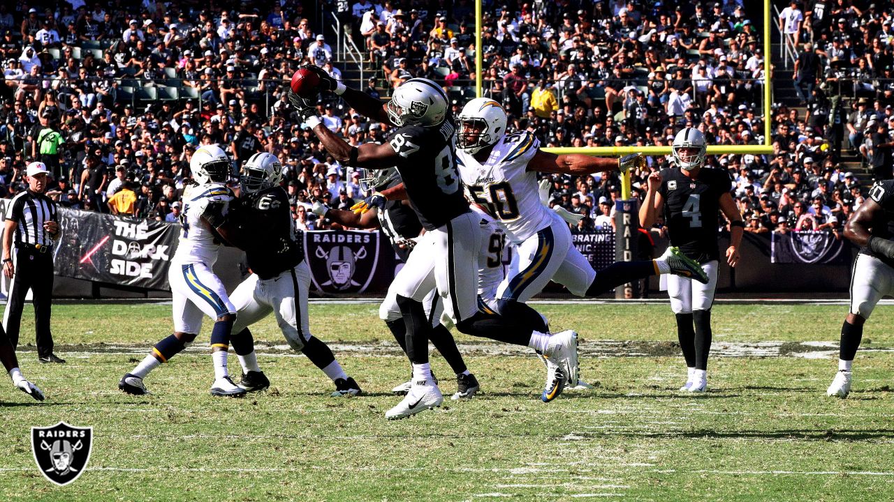 Oakland, California, USA. 30th Aug, 1999. Oakland Raiders vs. San Francisco  49ers at Oakland Alameda County Coliseum Monday, August 30, 1999. 49ers  beat Raiders 16-8 in a preseason game. San Francisco 49ers