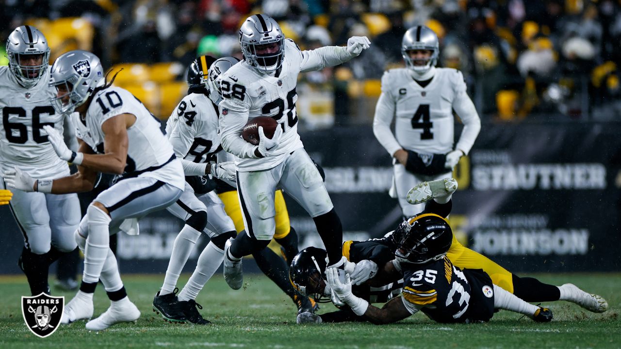 Steelers defense shines, offense finds rhythm to lift Pittsburgh past Las  Vegas Raiders 23-18 - CBS Pittsburgh