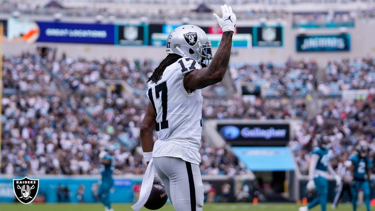 Davante Adams reels in second TD vs. Jaguars off a 38-yard pass from Derek  Carr - ABC7 San Francisco