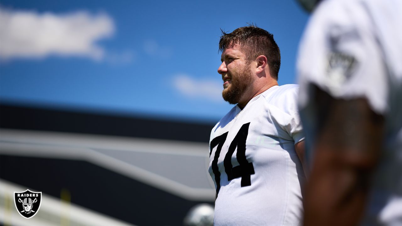 Las Vegas Raiders' Jacob Hollister practices during NFL football training  camp, Thursday, July 21, 2022, in Henderson, Nev. (AP Photo/John Locher  Stock Photo - Alamy