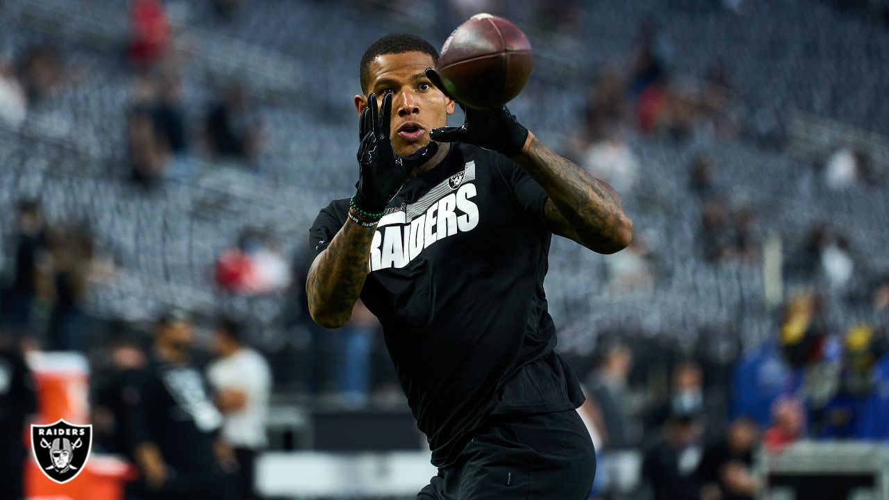 Las Vegas Raiders tight end Darren Waller (83) blocks during an NFL  football game, Sunday, Sept. 19, 2021 in Pittsburgh. (AP Photo/Matt Durisko  Stock Photo - Alamy