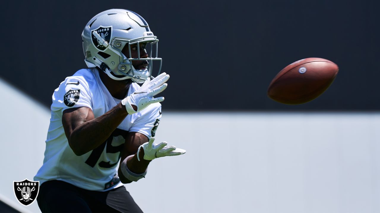 Detailed view of the helmet of Las Vegas Raiders wide receiver Henry Ruggs  III (11) during training camp on Wednesday, Aug 18, 2021, in Thousand Oaks  Stock Photo - Alamy