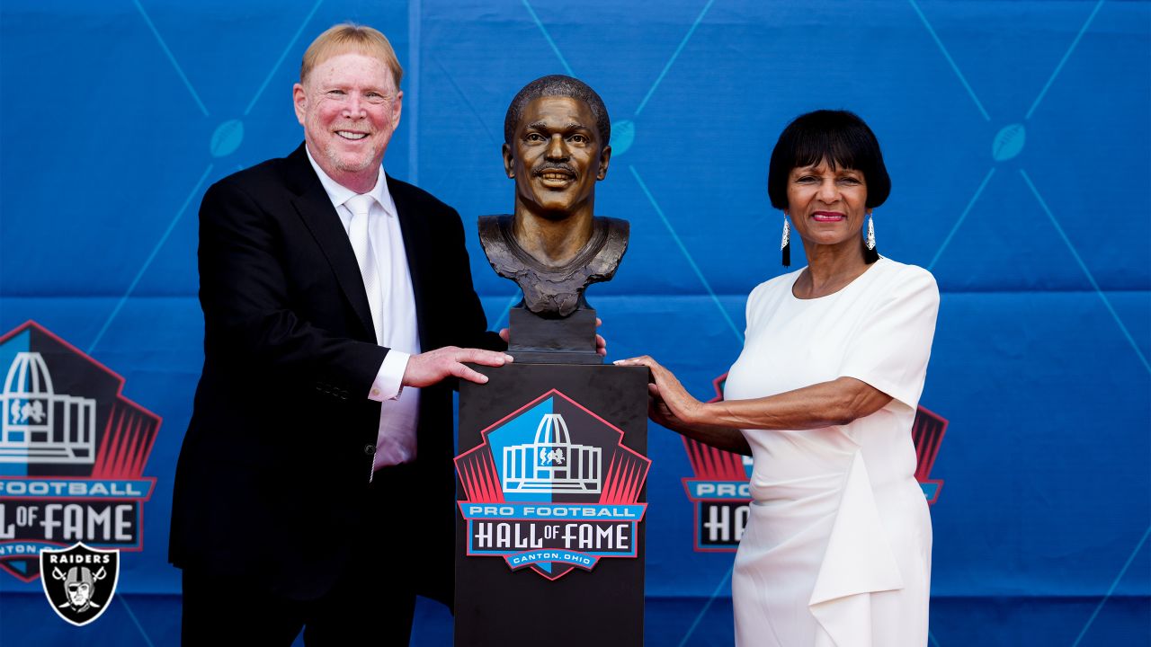 54 Semifinalists Named for Pro Football Hall of Fame's 2023 Class - Sports  Illustrated