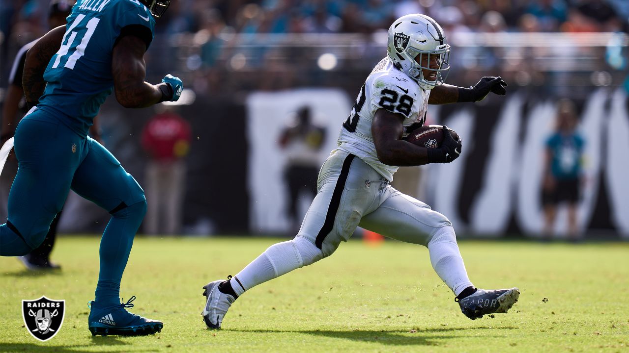 Raiders backup maximizes his opportunities while superstar veteran running  back holds out - Las Vegas Sun News