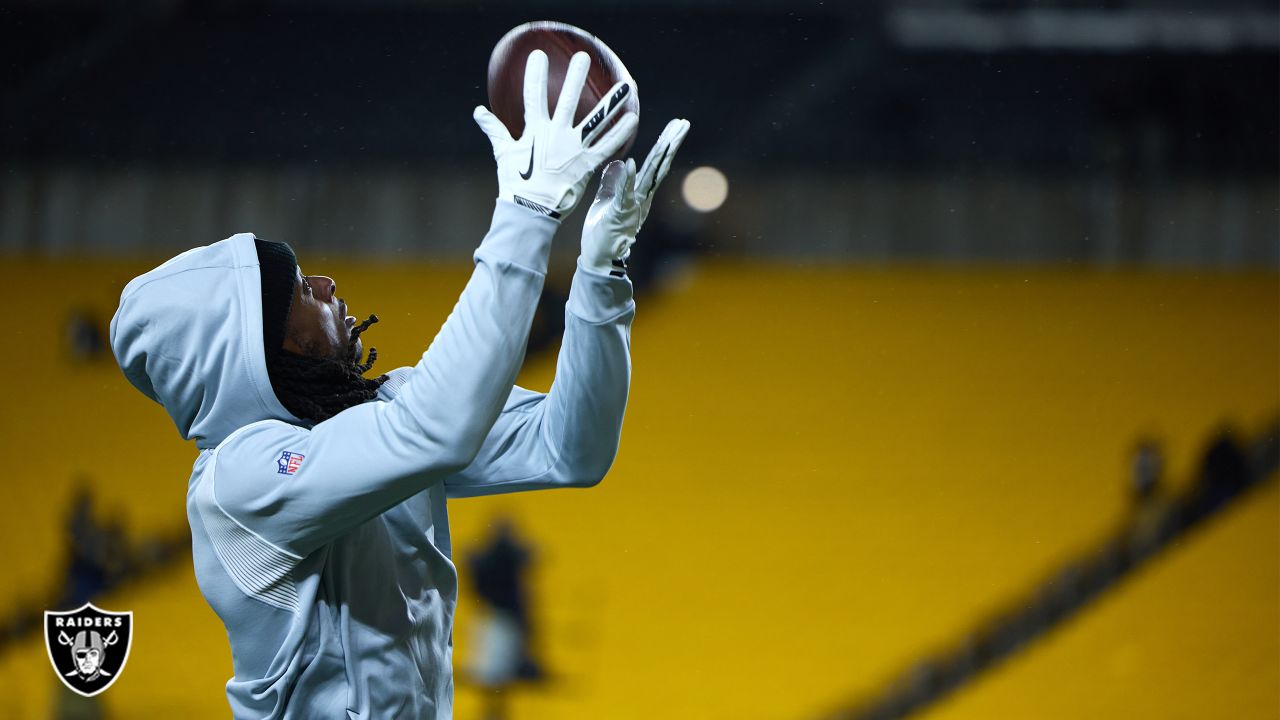 Pittsburgh, Pennsylvania, USA. 24th Dec, 2022. Dec. 24, 2022: Davante Adams  #17 during the Pittsburgh Steelers vs Las Vegas Raiders in Pittsburgh PA at  Acrisure Stadium. Brook Ward/AMG (Credit Image: © AMG/AMG