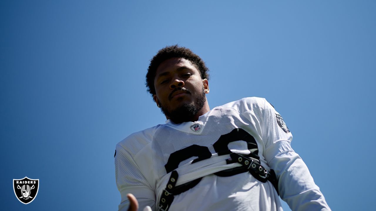 Isaiah Pola-Mao of the Las Vegas Raiders poses for a photo following  Photo d'actualité - Getty Images