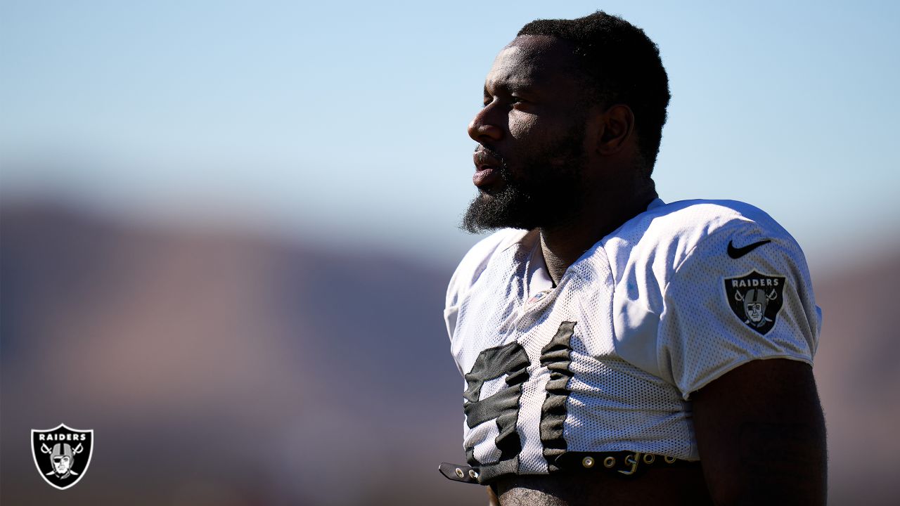 Raiders defensive end Yannick Ngakoue (91) confers with staff during  training camp at the Inter …