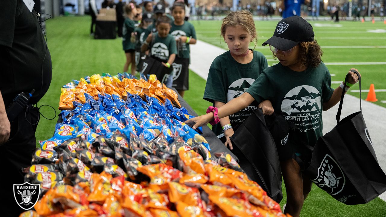 Las Vegas Raiders introduce local students to field of sports